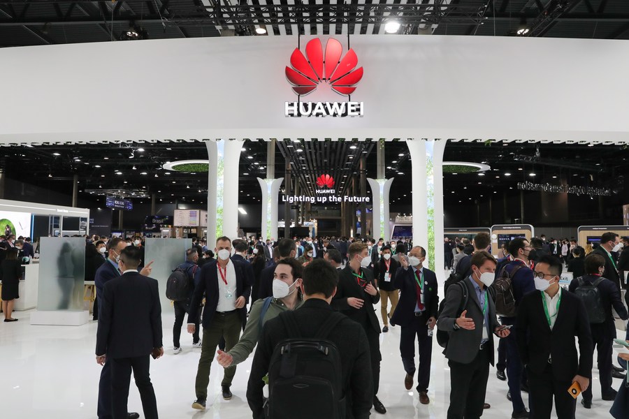 Estudantes da UFRJ terão acesso a cursos oferecidos pela Huawei