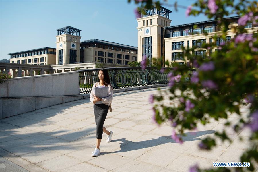 China ajuda financeiramente 520 milhões de alunos desde 2012