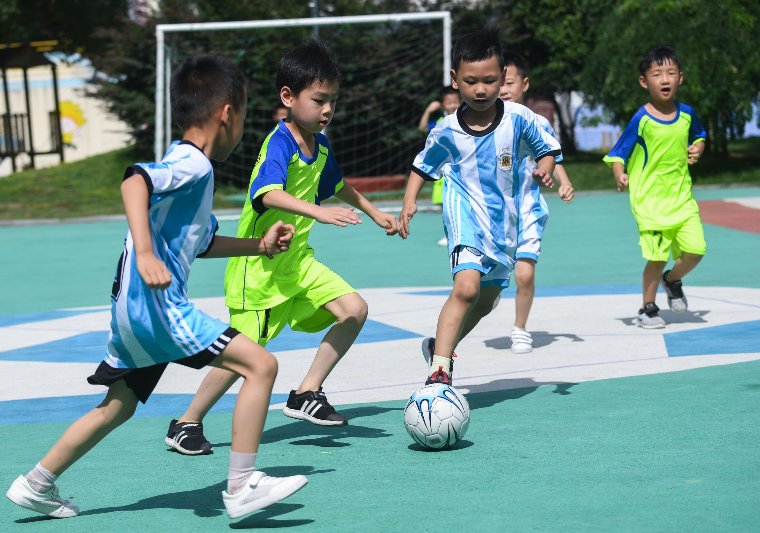 China emite diretriz para aprimorar ensino de futebol no país