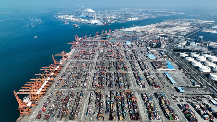 Xangai entrega navio mineraleiro para transporte de ferro entre China e Brasil