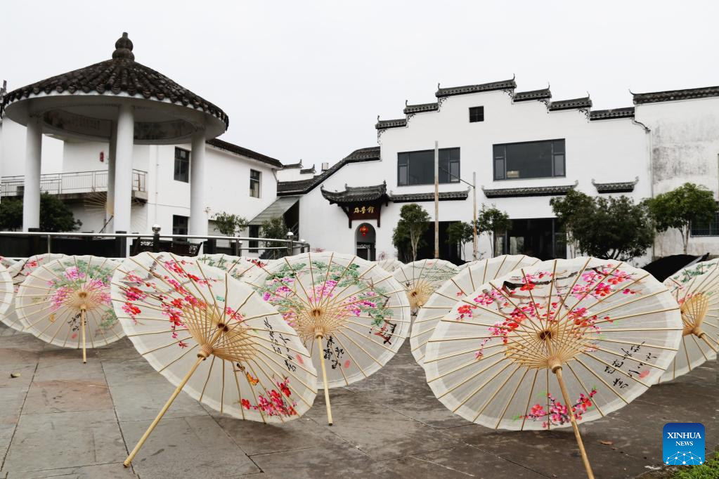 Os delicados guarda-chuvas de papel oleado chineses