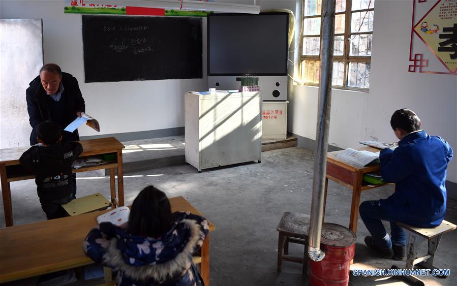 Professores aposentados serão recrutados em escolas rurais da China