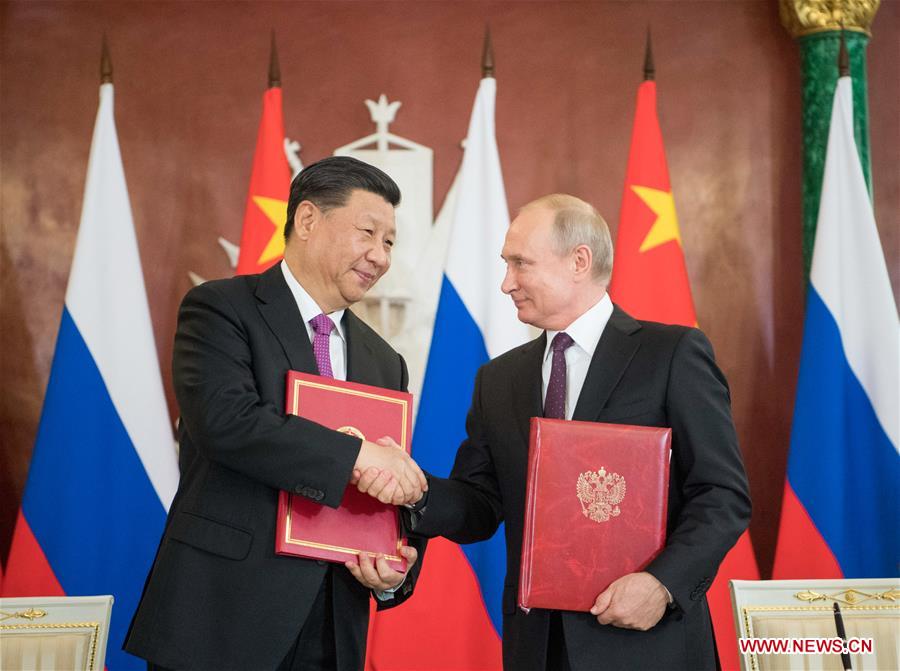 Xi e Putin trocam felicitações por 70 anos de relações diplomáticas