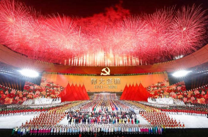 China realiza performance artística para celebrar centenário do PCCh