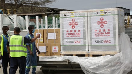 China fornecerá 2 bilhões de vacinas contra Covid-19 para o mundo este ano, diz Xi