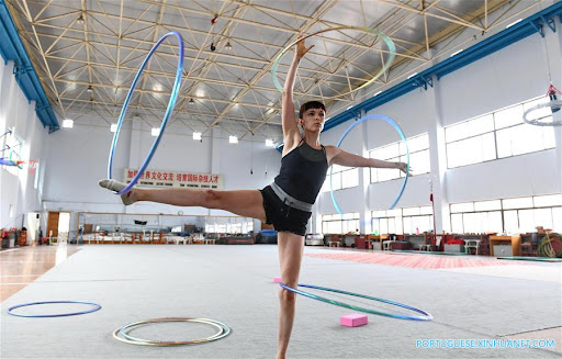 Escola chinesa de acrobacias oferece treinamento online para estrangeiros