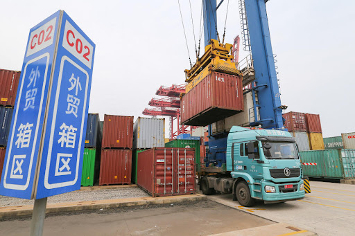 China permanecerá terreno fértil para investimento estrangeiro, diz premiê