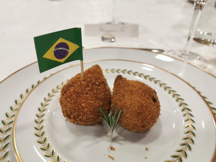 Embaixada brasileira em Pequim realiza degustação de petiscos brasileiros