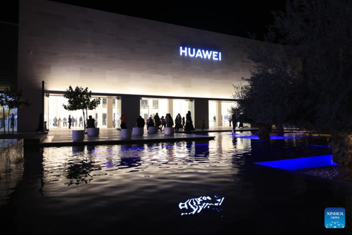 Huawei lança sua maior loja no exterior na Arábia Saudita