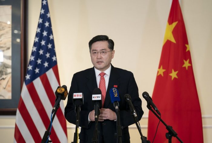 É “pura desinformação” a ideia de que China apoia a guerra na Ucrânia, diz embaixador