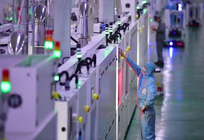 Fábricas desaceleram em meio a ressurgimentos da Covid-19 na China