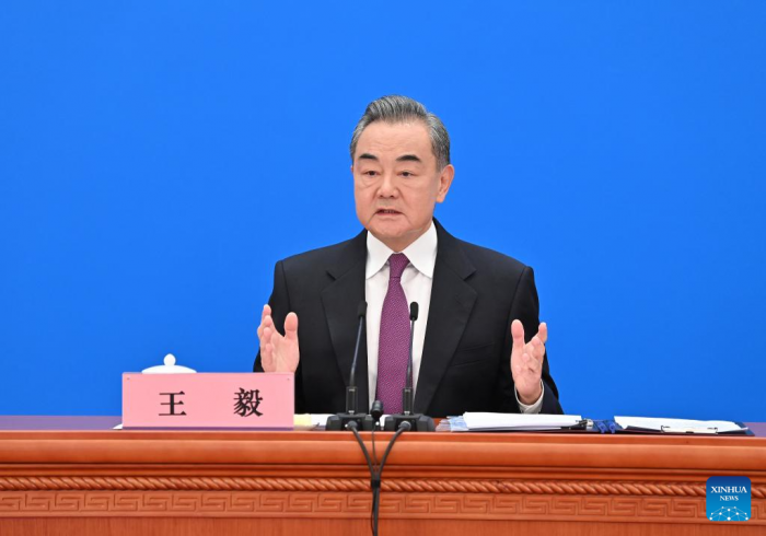 China pede racionalidade na resolução da crise na Ucrânia