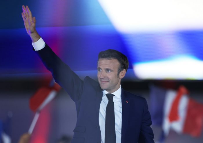 Xi conversa com Macron por telefone