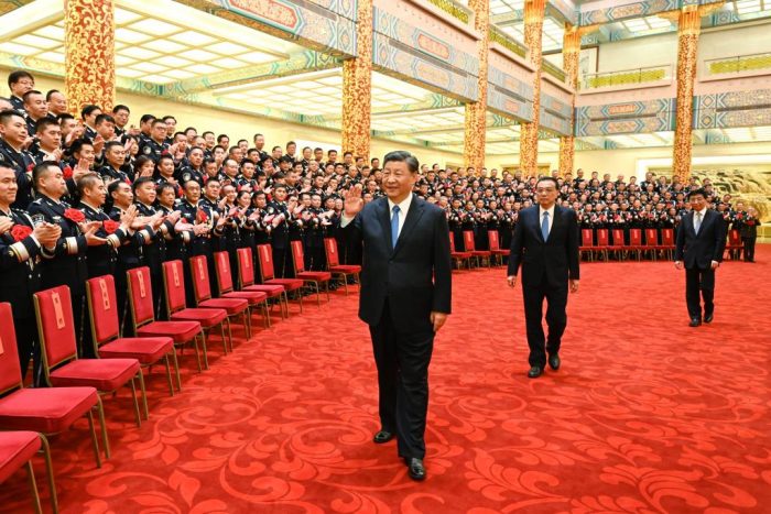 Xi se encontra com heróis do sistema de segurança pública