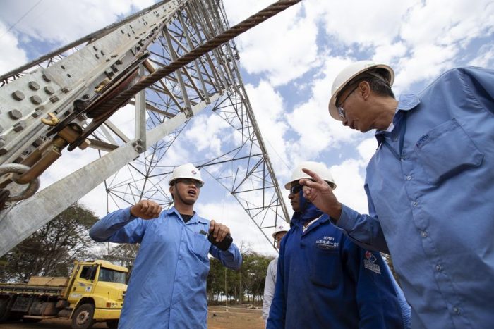 Brasil assina contrato histórico de transmissão de energia com a chinesa State Grid