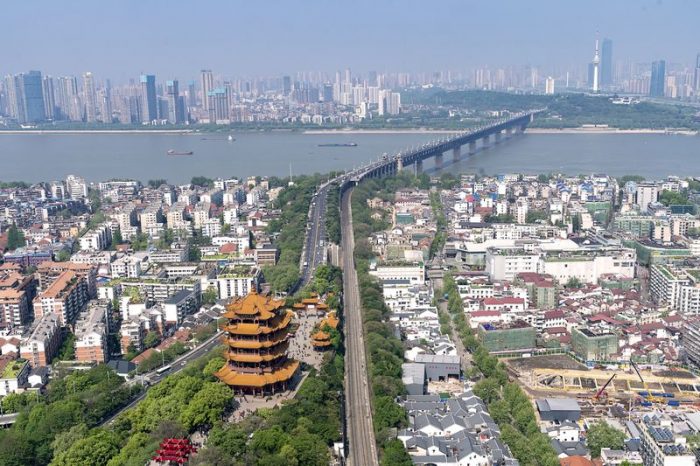 Xi inspeciona Wuhan e destaca autossuficiência em ciência e tecnologia