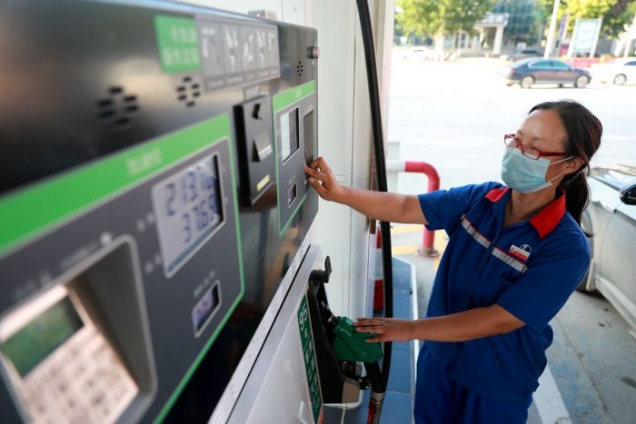 China cortará preços de gasolina e diesel no varejo