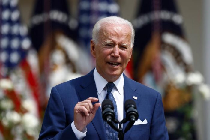 Xi conversa com Biden por telefone