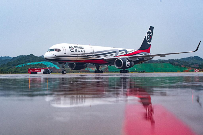 Primeiro aeroporto de hub de carga profissional da Ásia entra em operação no centro da China