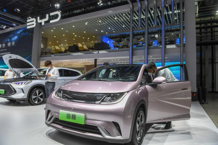 Vendas de veículos de nova energia da BYD crescem 292% entre janeiro e julho