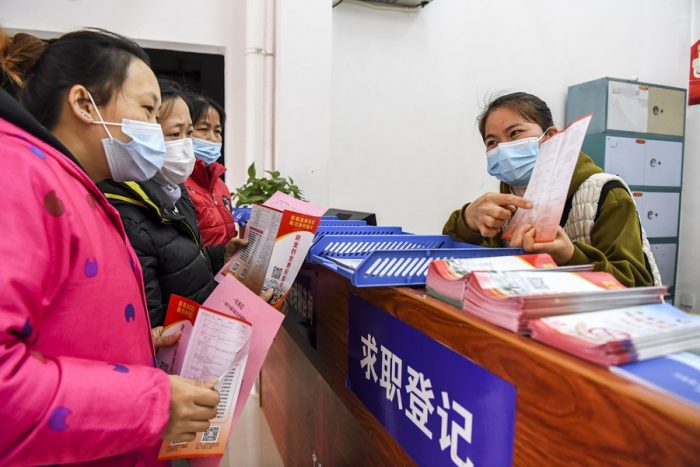 China alcança progresso no emprego e na seguridade social na última década