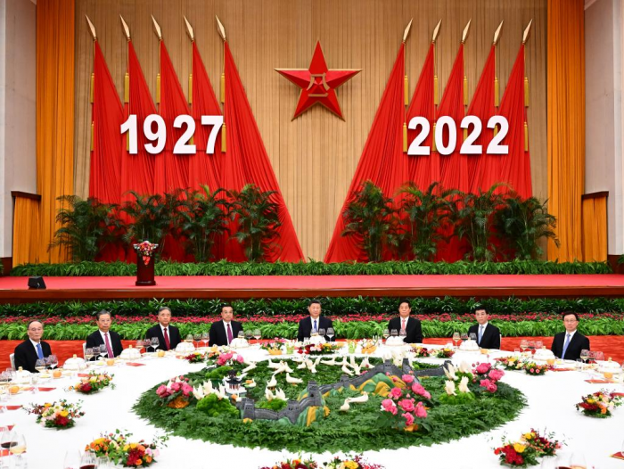 Xi participa de recepção para celebrar o 95º aniversário de fundação do ELP