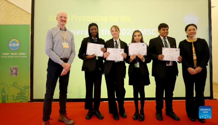 Aprendizado do idioma chinês aumenta horizonte de crianças, dizem professores britânicos