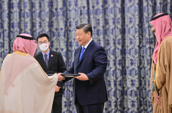 Xi recebe doutorado honorário da Universidade do Rei Saud