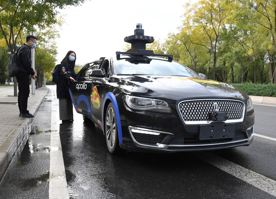 Chinesa Baidu opera táxis noturnos sem motoristas em Wuhan