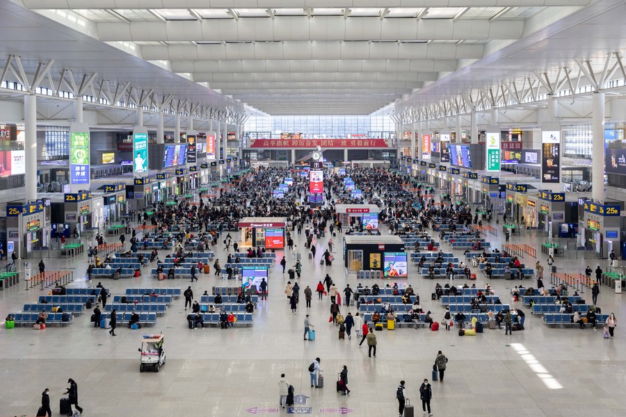 China faz de tudo para garantir viagens durante feriado em meio a resposta otimizada à COVID