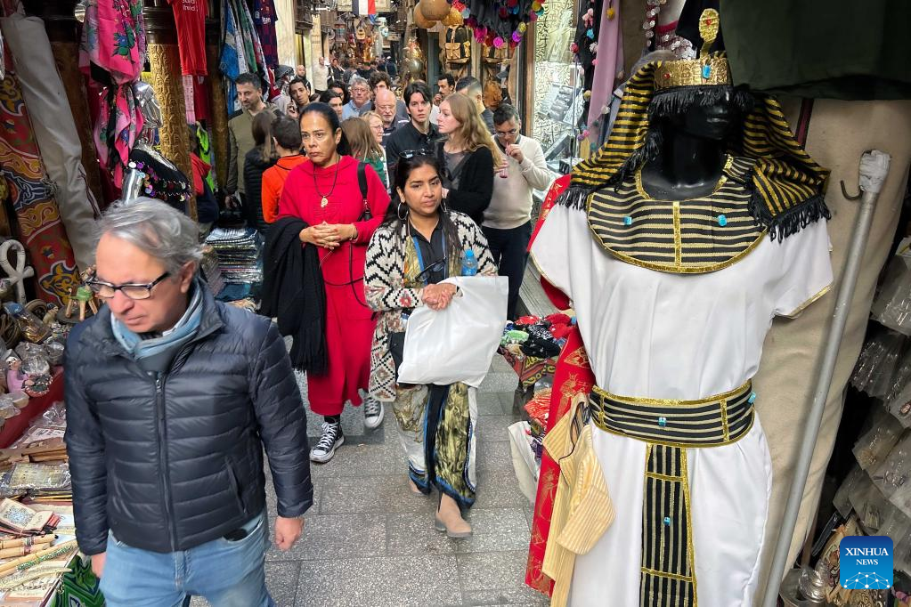 Famoso bazar do Egito comemora chegada de turistas chineses