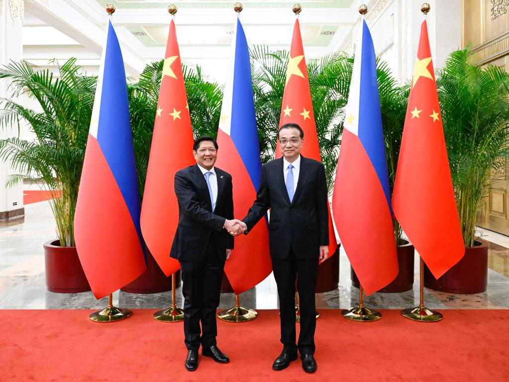 Primeiro-ministro chinês se reúne com presidente filipino em Pequim