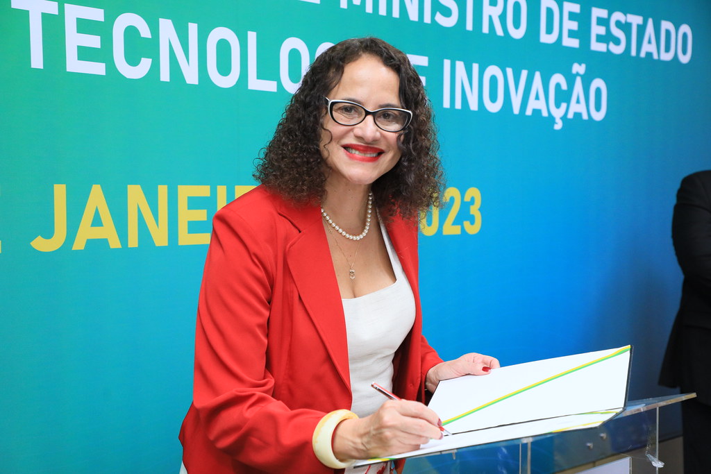 ‘China é parceiro-chave na industrialização da ciência’, diz Luciana Santos