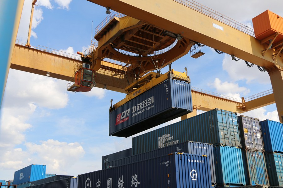 Maior porto terrestre chinês registra comércio robusto entre China e Europa
