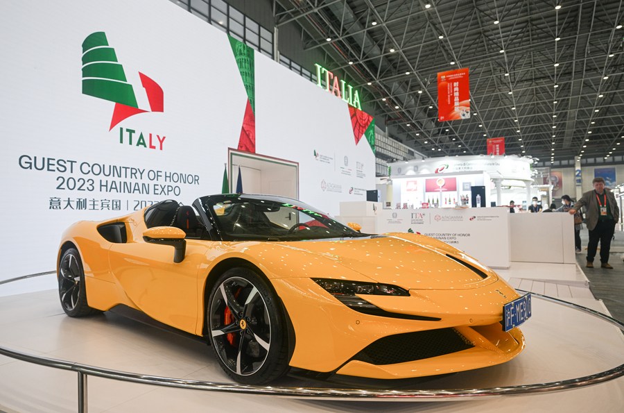 Exposição internacional apresenta mais de 3,3 mil marcas em Haikou