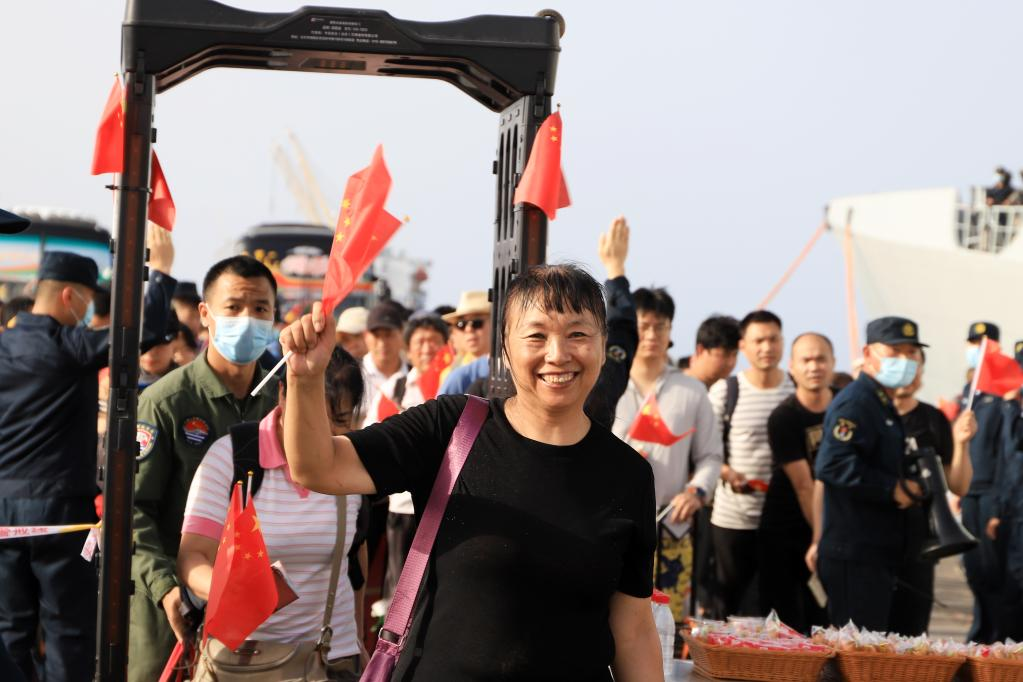 Navios da marinha chinesa evacuam pessoas do Sudão