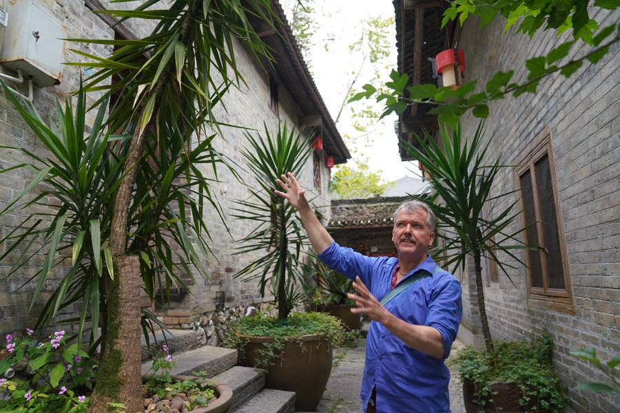 Estrangeiros promovem vigor em vilas tradicionais da China