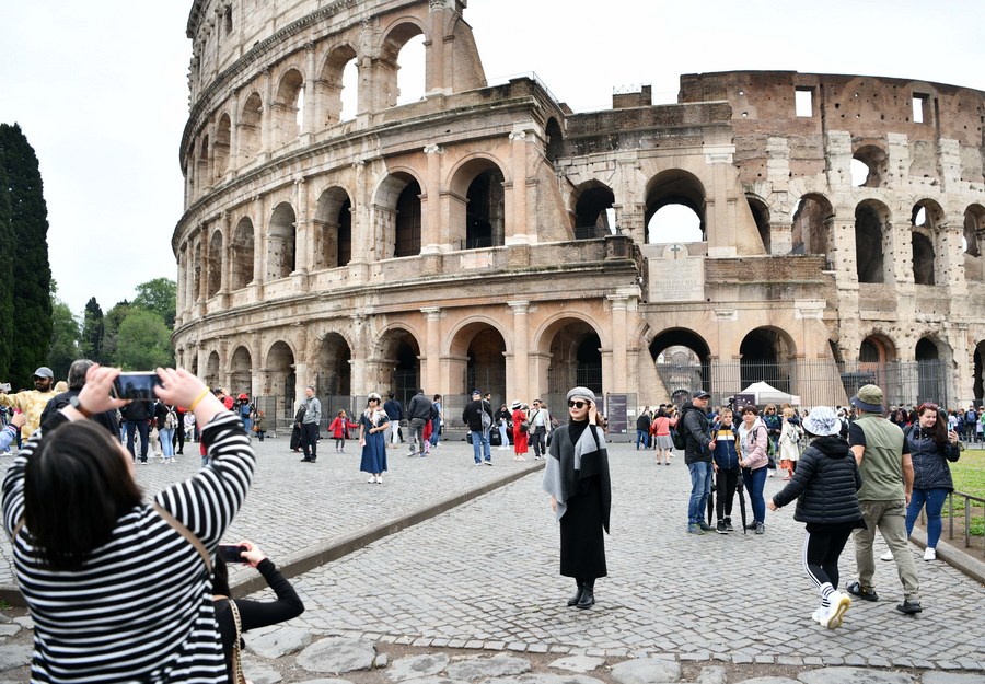 Turismo para exterior da China cresce durante feriado do Dia do Trabalhador
