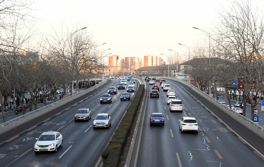 China adotará padrões mais rígidos para emissões de automóveis