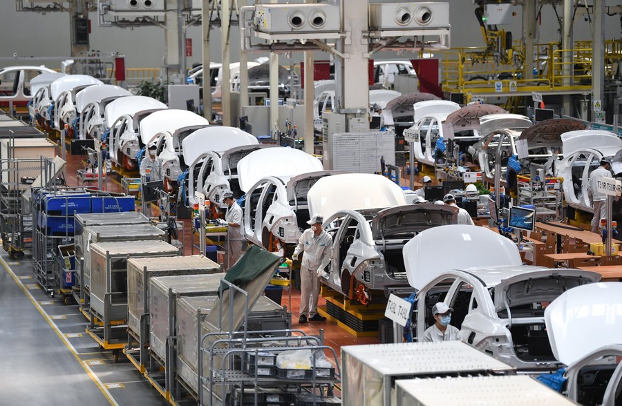 China atualizará norma de segurança para baterias de veículos elétricos em 2026