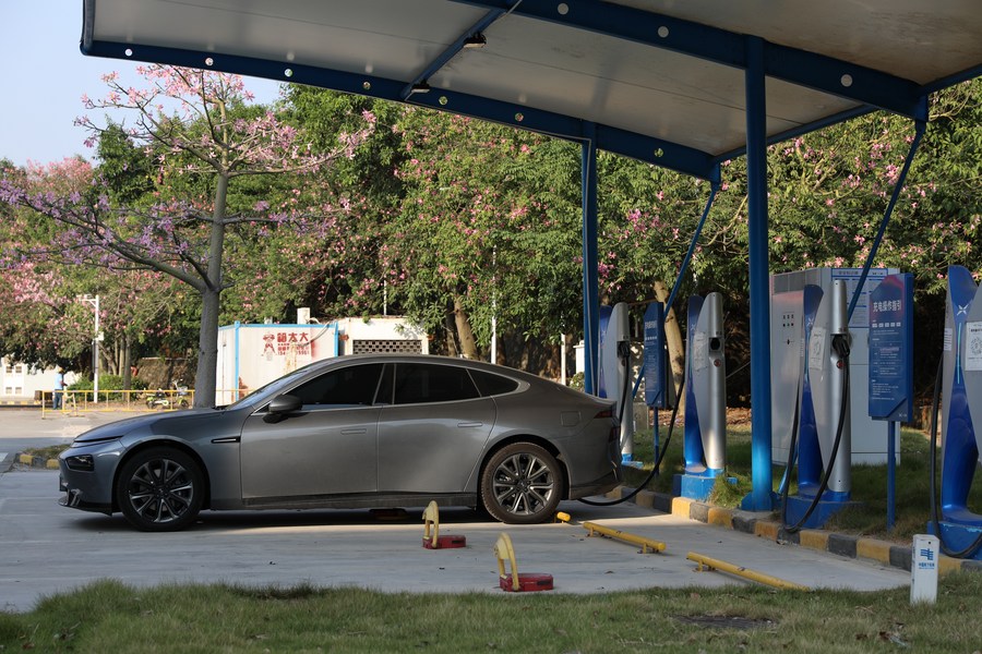 Banco de fomento chinês reforça apoio financeiro para estacionamento inteligente