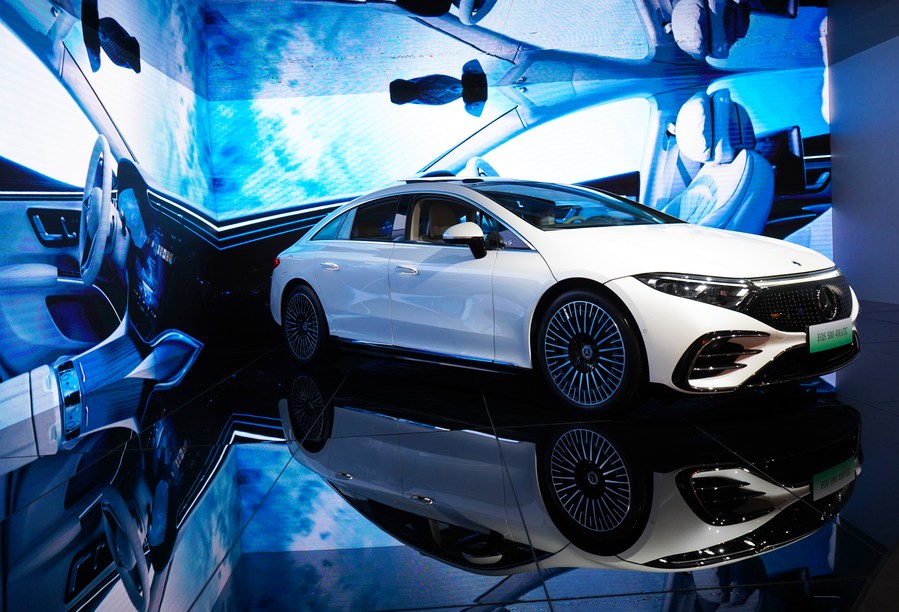 Mercedes-Benz lançará “ofensiva” de veículos elétricos na China, diz reportagem