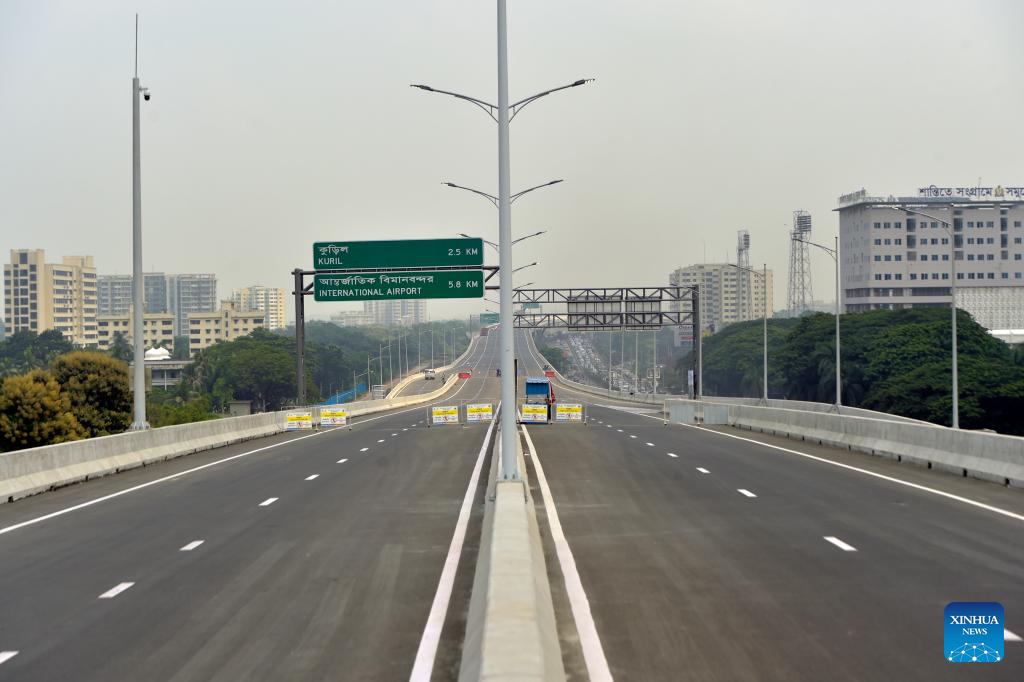 Via expressa elevada construída pela China é aberta ao tráfego em Bangladesh