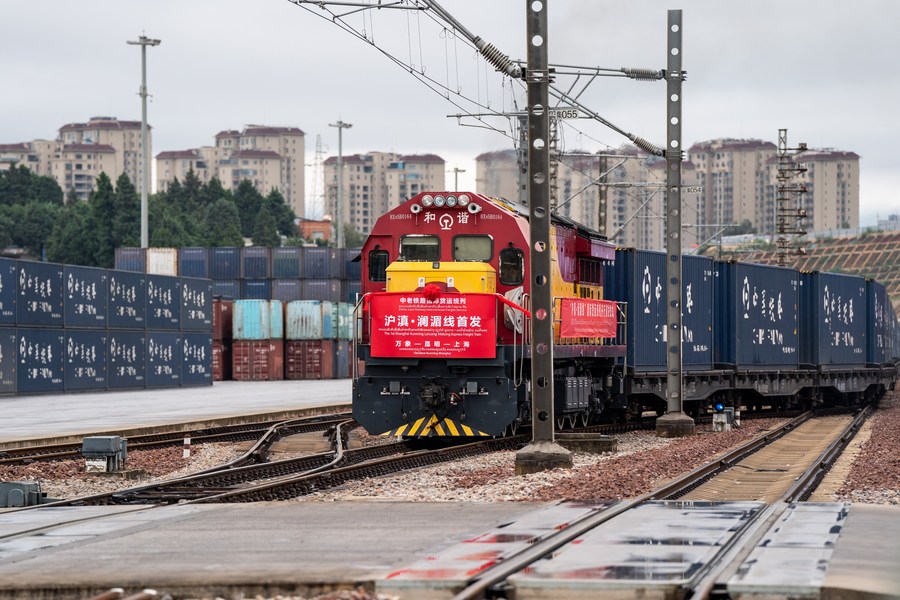 Serviço de trem de carga é inaugurado entre Xangai e Vientiane
