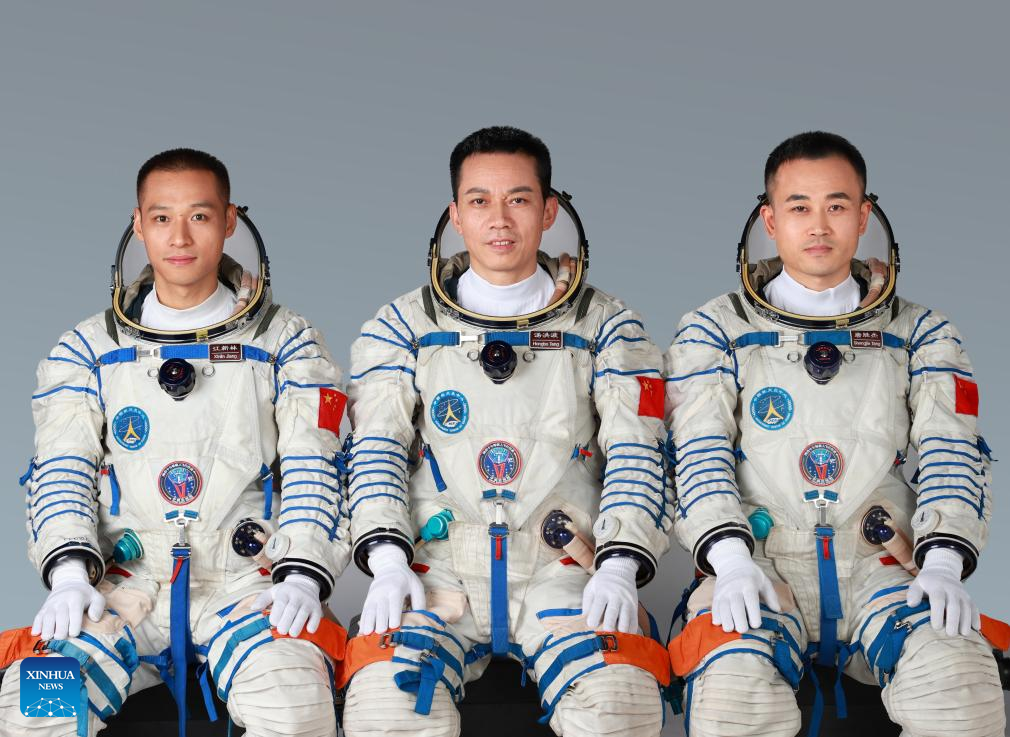 Astronautas da Shenzhou-17 enviam saudações da Festa da Primavera