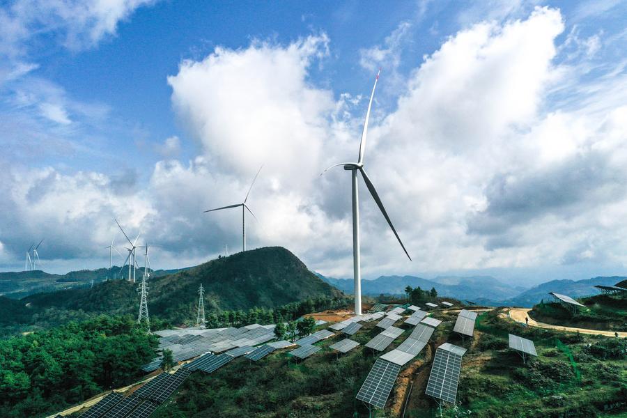 China contribui com metade da capacidade adicionada de energia renovável no mundo em 2023