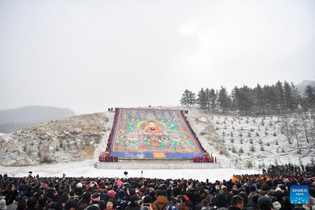 Cerimônia de ‘banho de sol do Buda’ é realizada no noroeste China