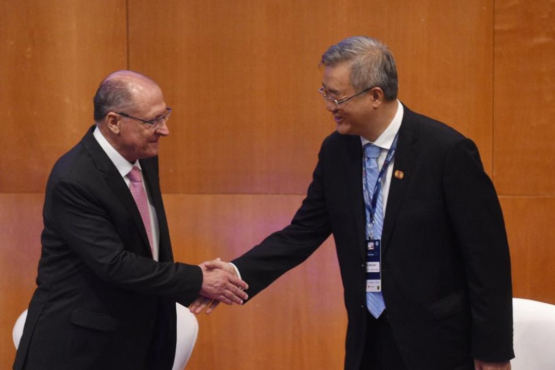 Conferência em Brasília celebra 50 anos de relações diplomáticas Brasil-China