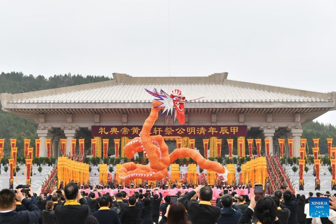 Chineses prestam homenagem ao Imperador Amarelo em Shaanxi
