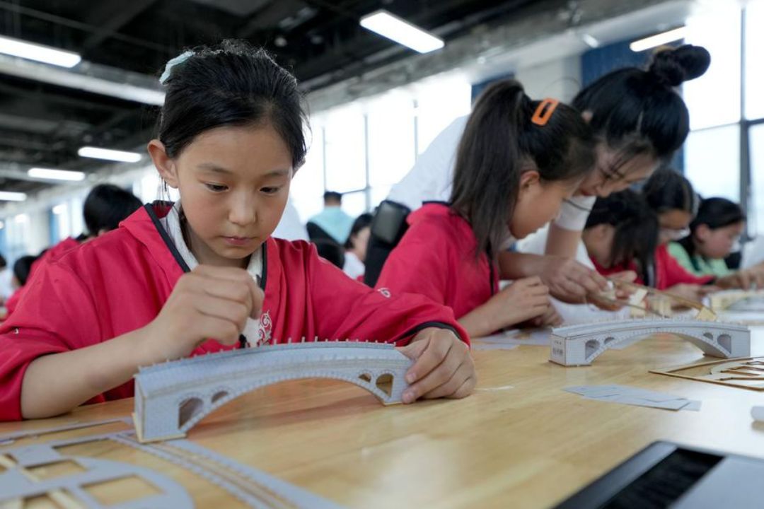 China lança plano para sistema educacional forte até 2035